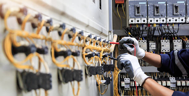 Professional Electrician technician working in Bristol city County, VA